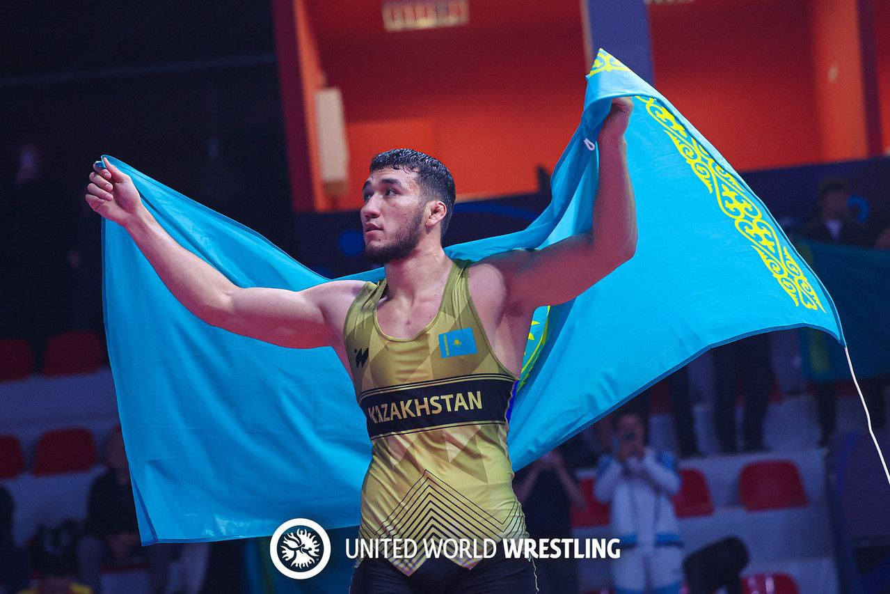 Ризабек Айтмұқан атағы дардай Кайл Снайдермен чемпиондық белбеу үшін айқасады