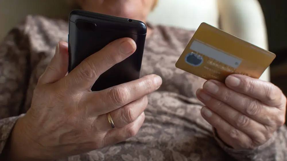 Павлодар облысында зейнеткер 5 млн теңгесін алаяққа беруге шақ қалды