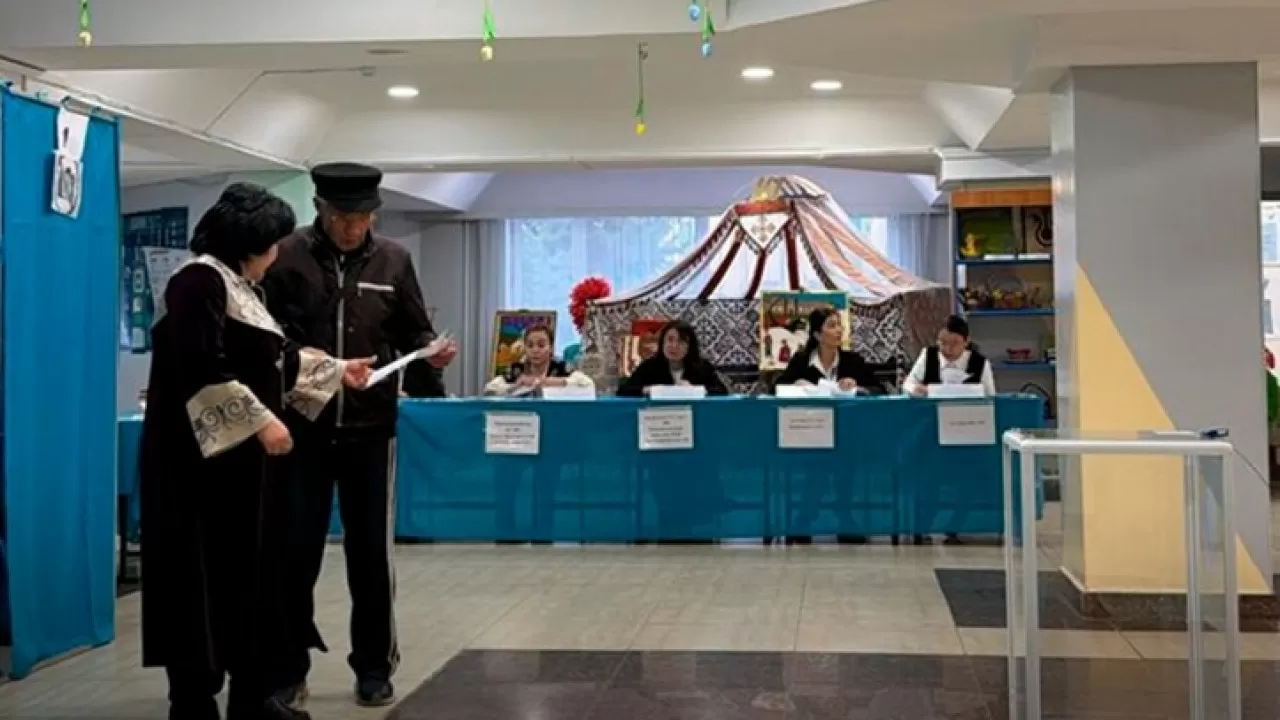 В Алматы открылись 653 избирательных участка