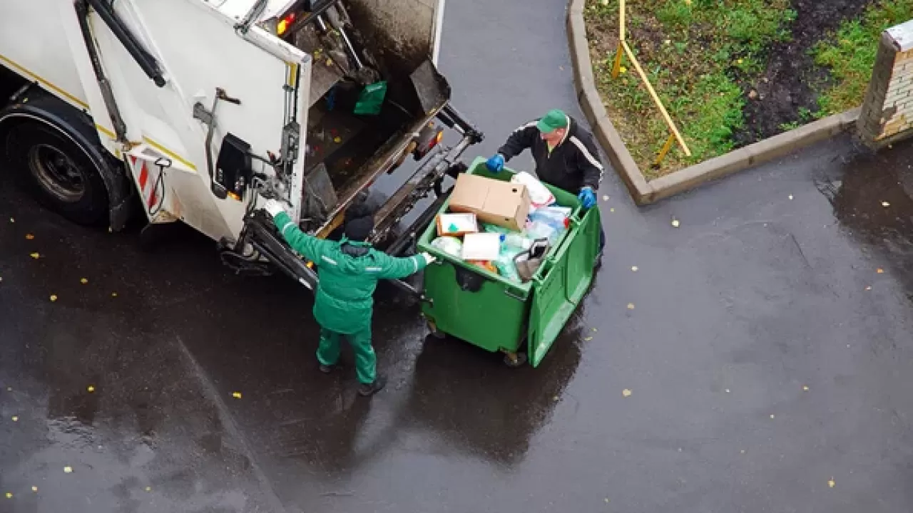 Суд отменил решение маслихата по тарифу на вывоз мусора в Костанайской области