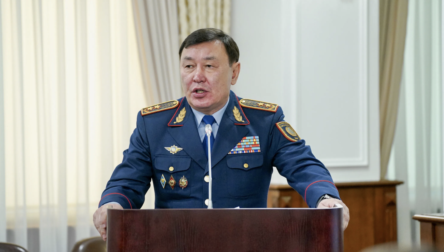 Сенатор жол ережелерін жүйелі бұзатындарға айыппұл жеңілдігін алып тастауды ұсынды