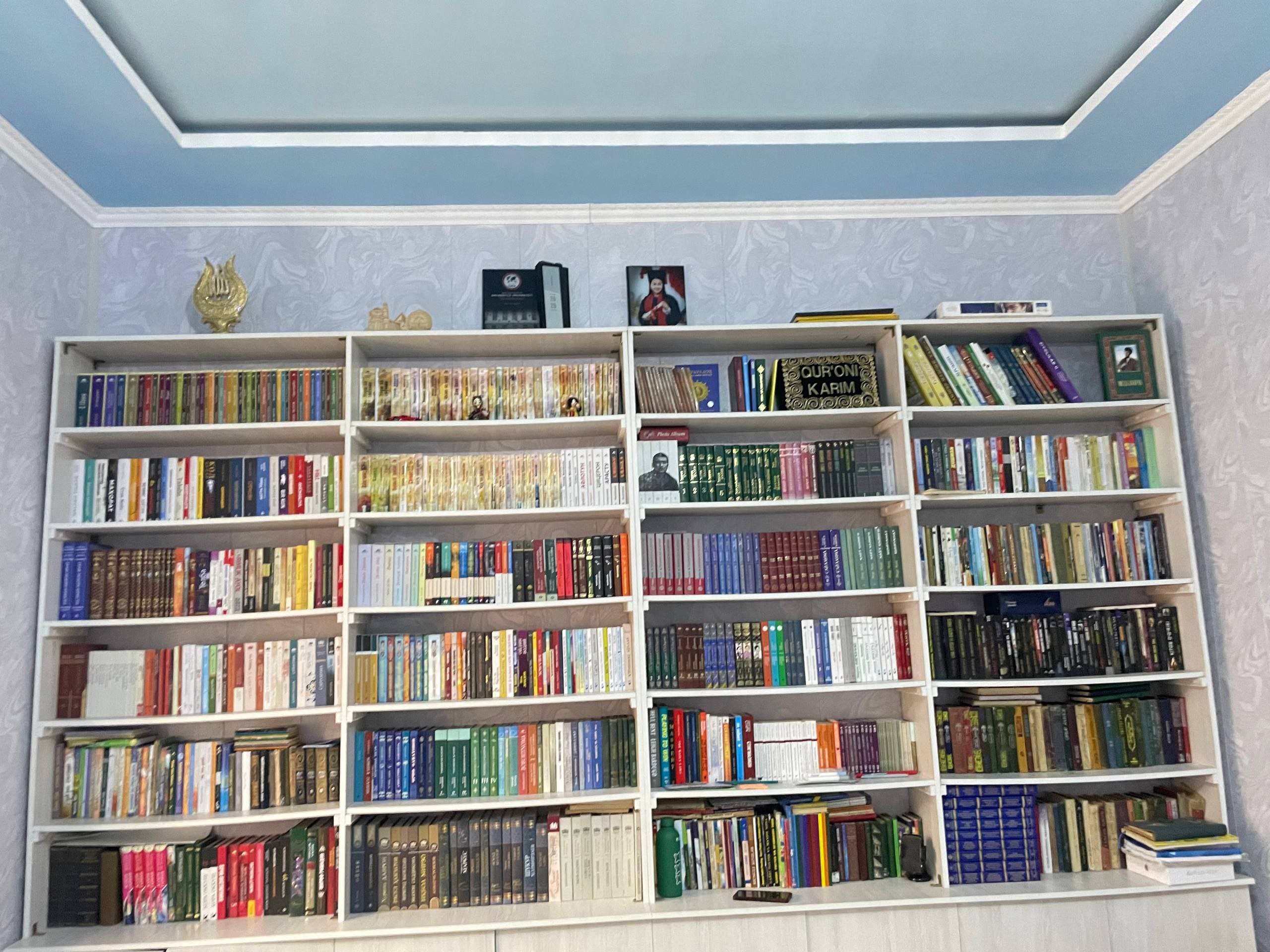 Қыз жасауына 800 кітап апарған қалыңдық көпшілікті сүйсінтті