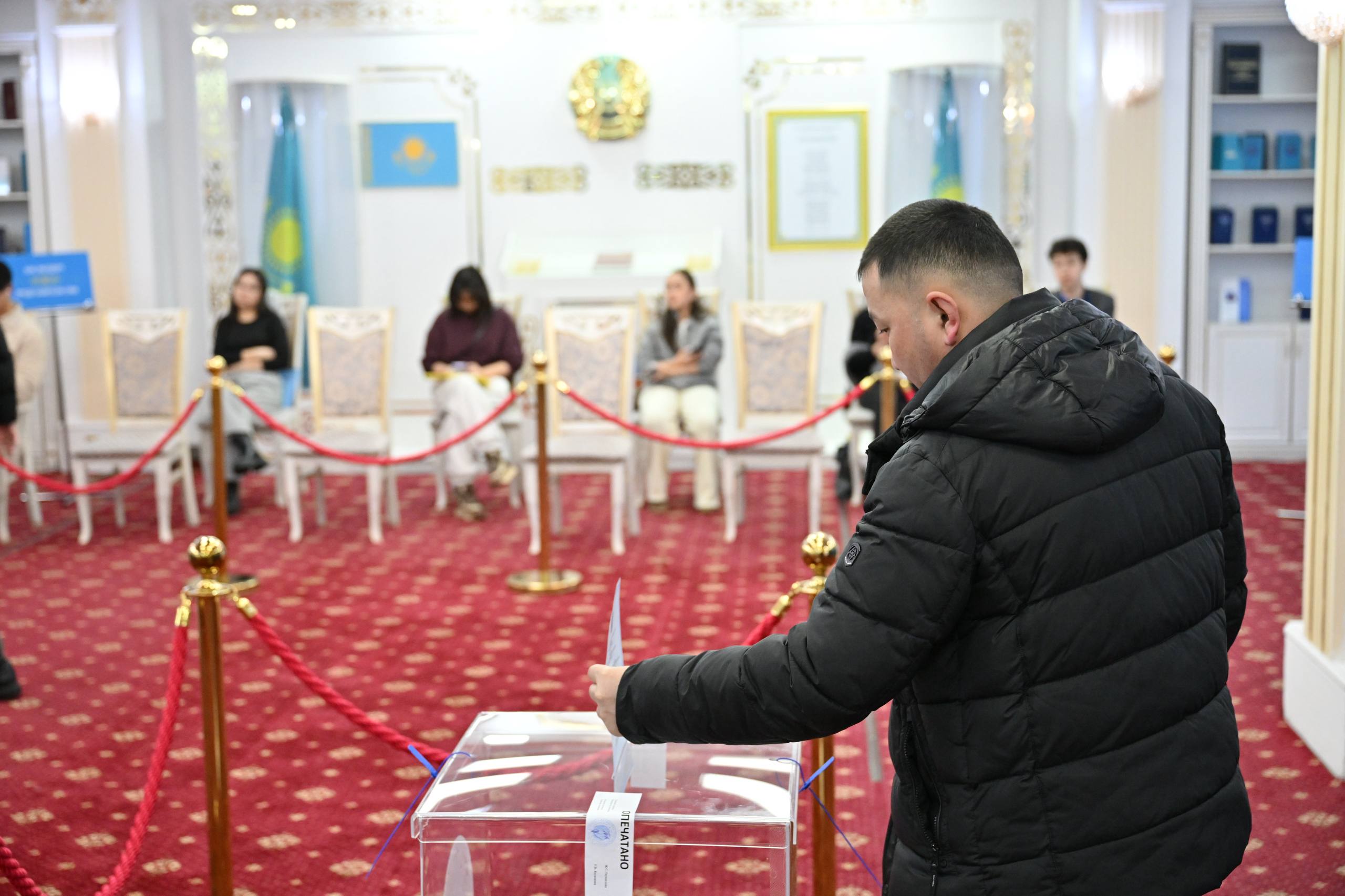 Референдумдағы дауыс беру процесі заң аясында өтіп жатыр