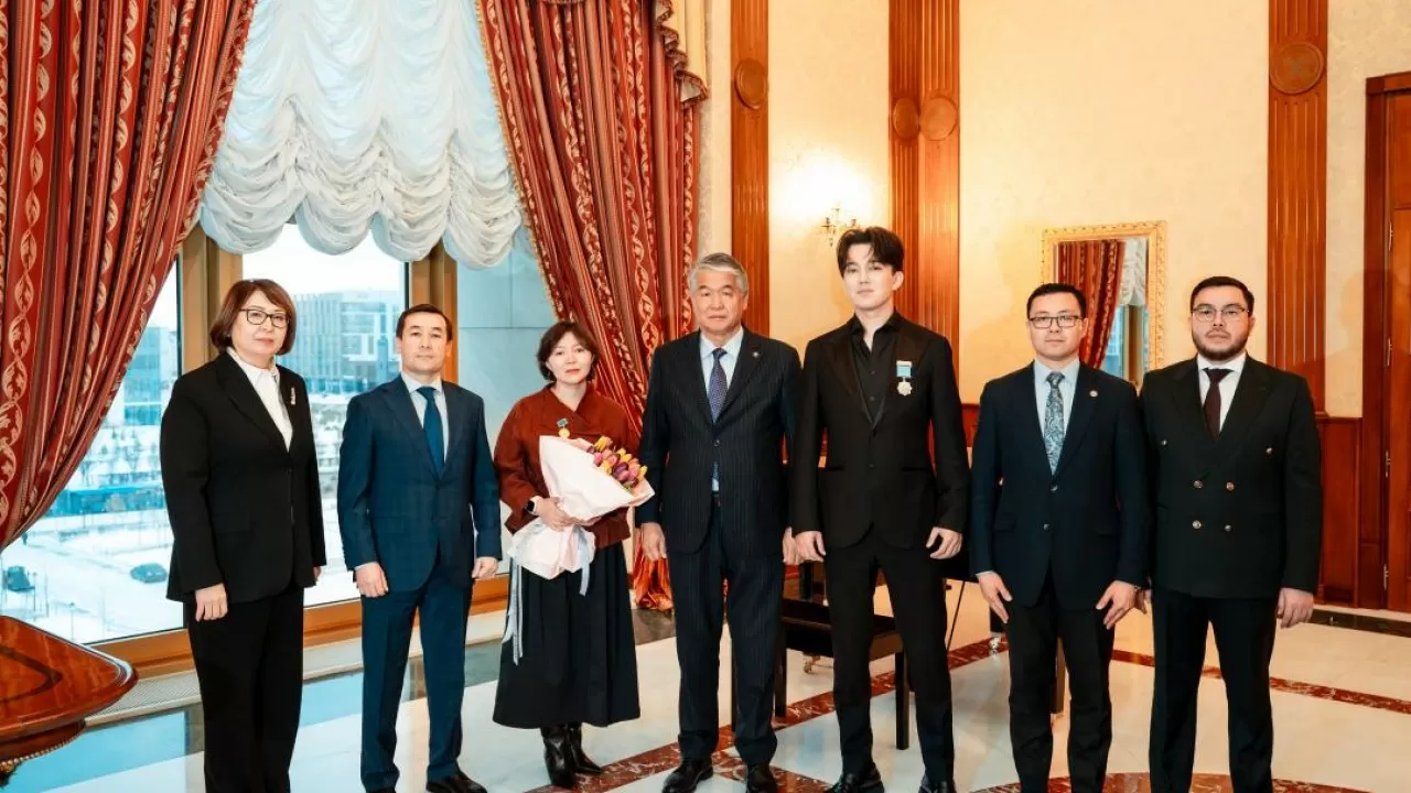 Димаш получил орден "Посол культуры тюркского мира"