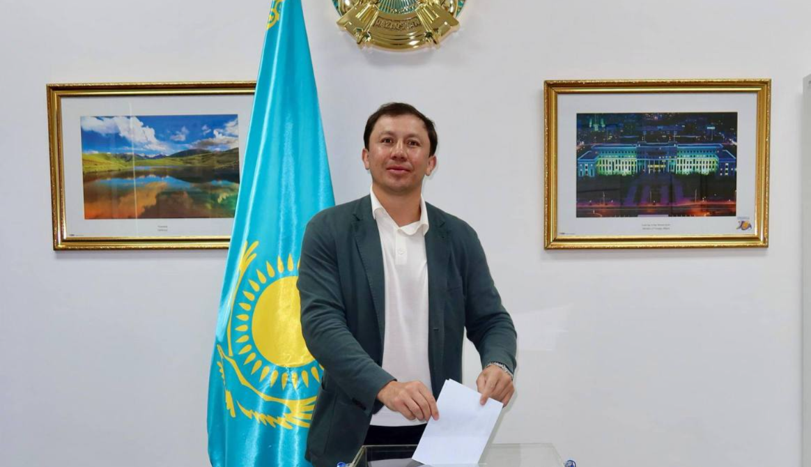 Геннадий Головкин референдумға Таиландта дауыс берді