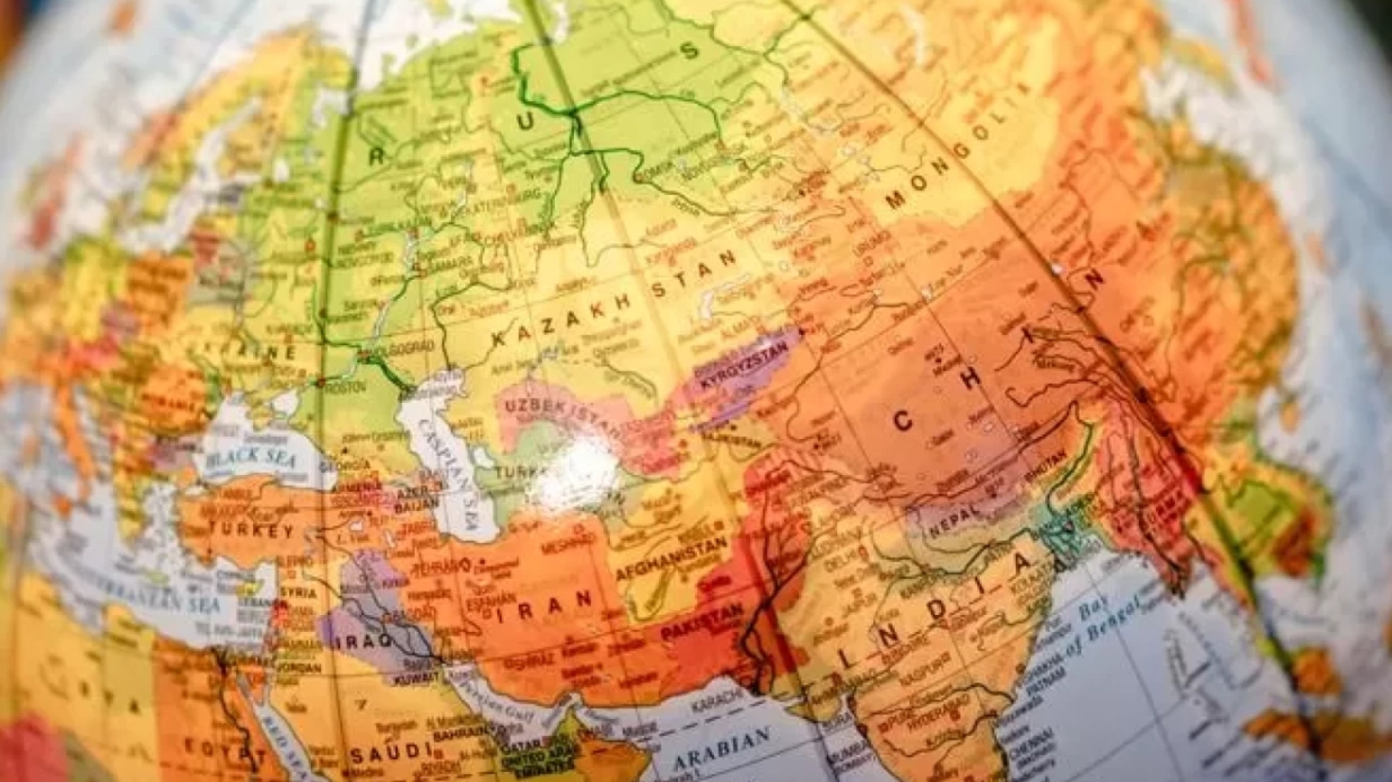 Денежные выплаты на 8 Марта, военная эскалация и рост населения Центральной Азии