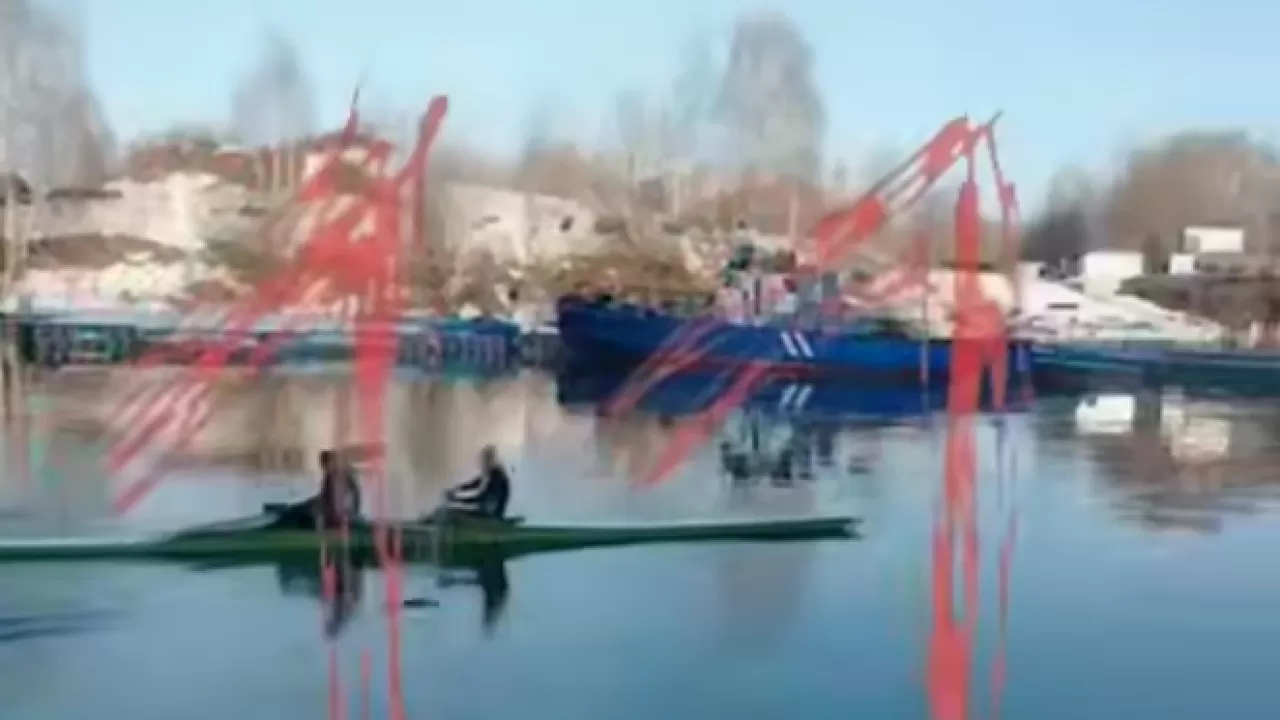 Каноэ попало под винт речного трамвая в Москве 