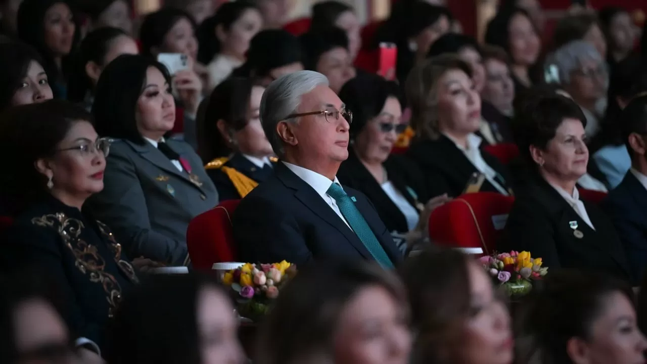 Токаев посетил праздничный концерт в Астане