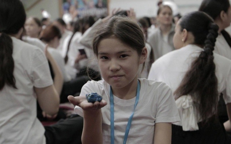 Көкшетауда 1500 оқушы бір мезетте "Бес асық" ойнады