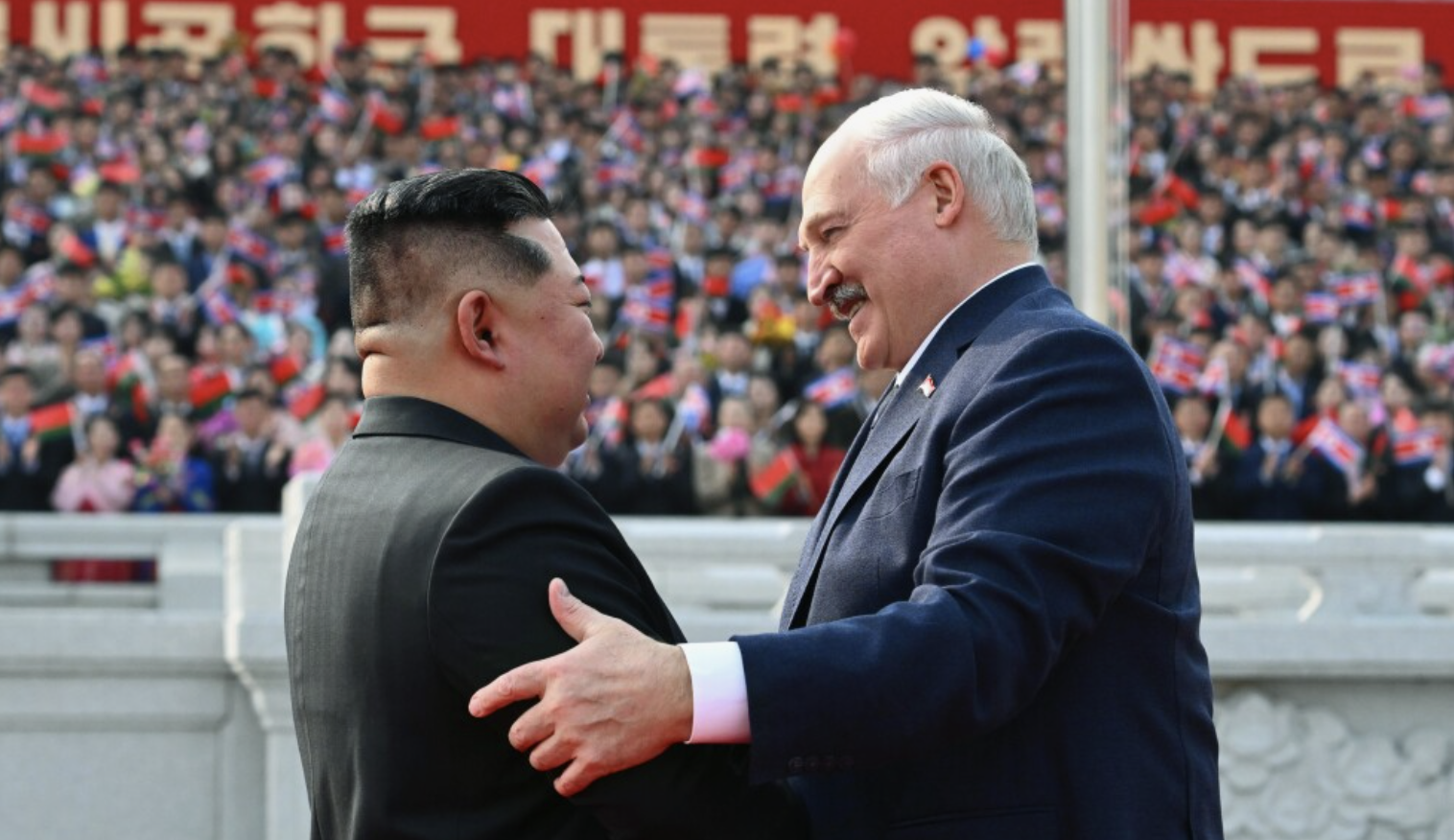 Лукашенко Ким Чен Ынның шақыртуымен Солтүстік Кореяға барды