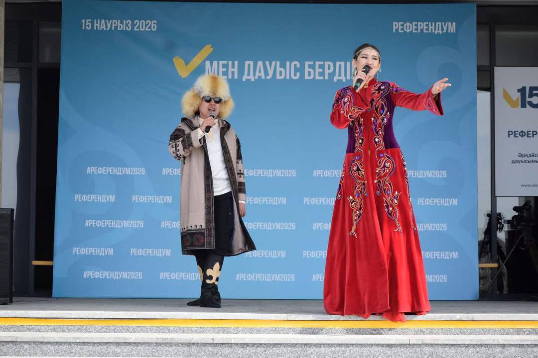 Референдумда өнер азаматтары мерекелік көңіл күй сыйлады