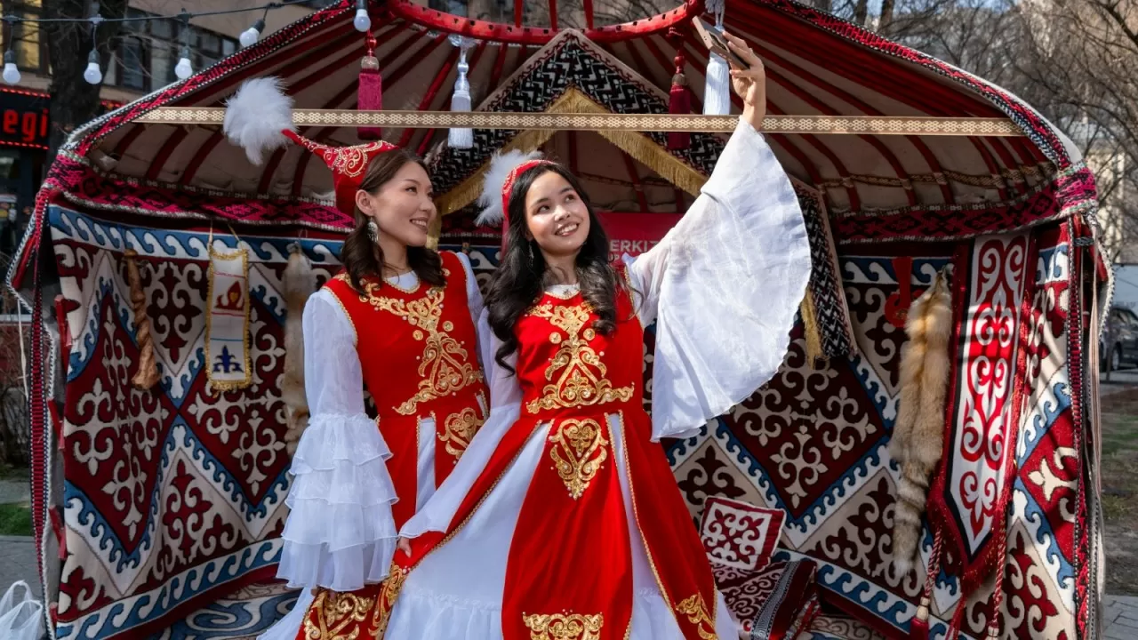 Весна взбодрила город: как празднуют Наурыз в Алматы