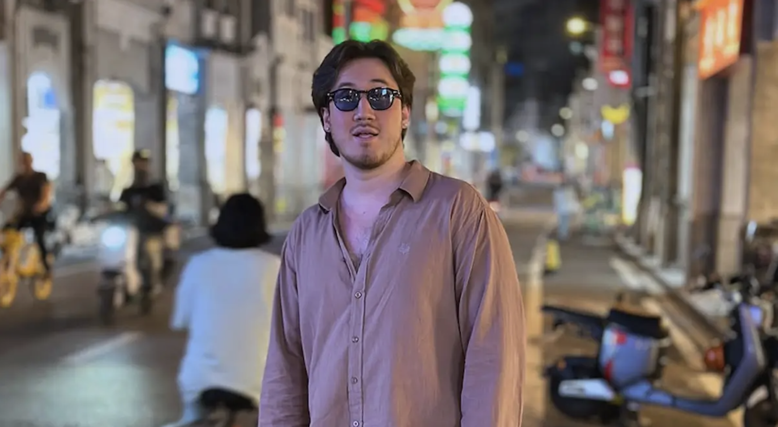 Қазақстанда танымал блогерге халықаралық іздеу жарияланды