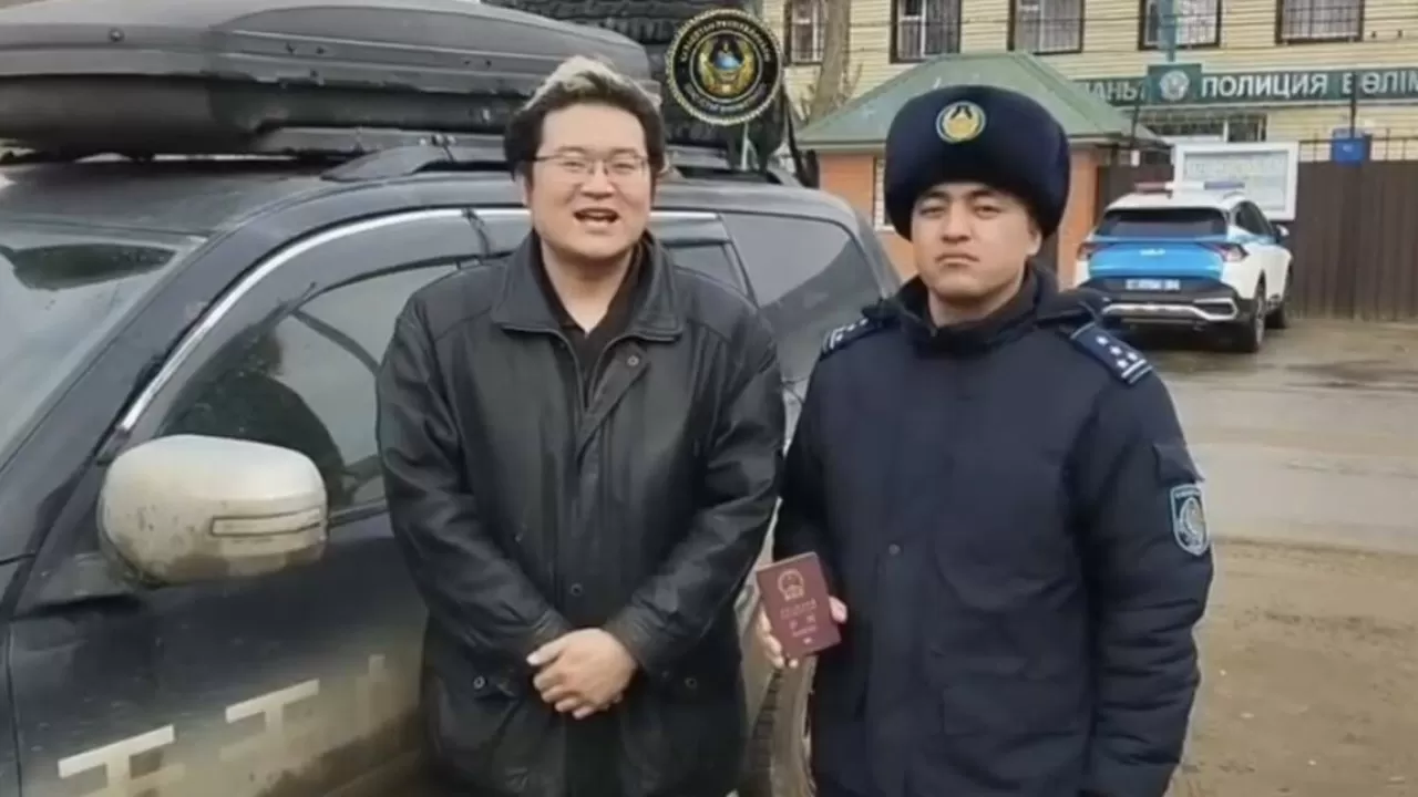 В РК полицейский выручил водителя из Китая  