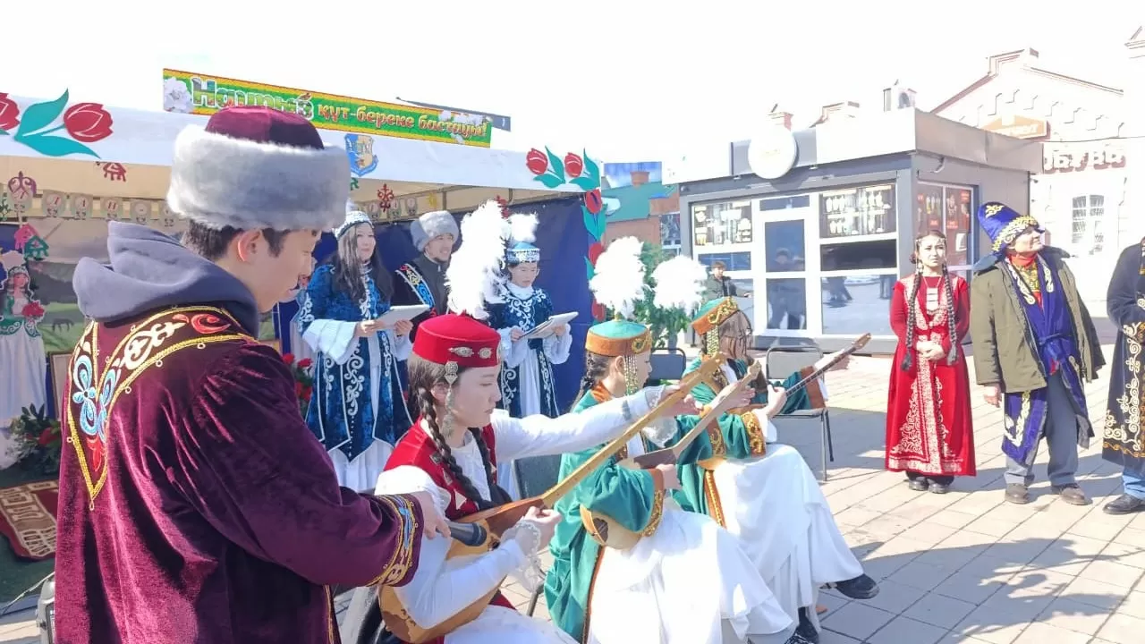 Digital-юрта, трактор в тюбетейке и аударыспак роботов: чем удивили костанайцев на Наурыз