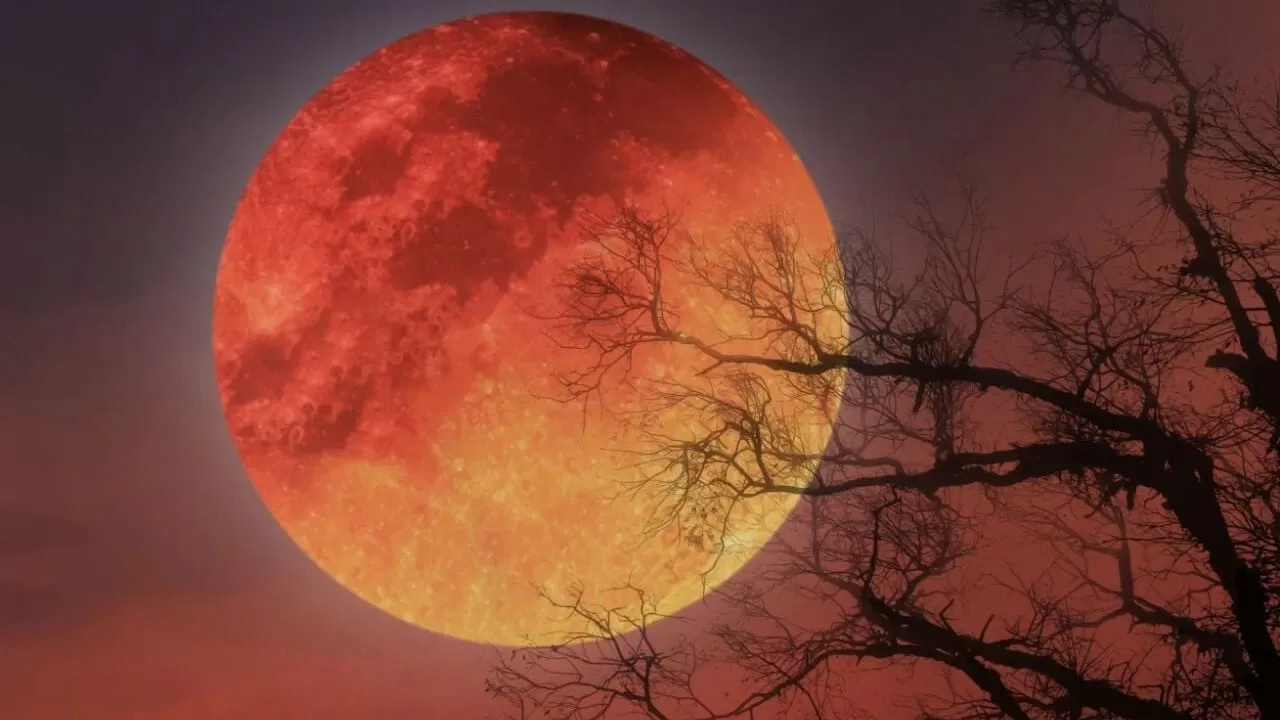 Луна червя, или кровавая, появится на небе: что это значит 