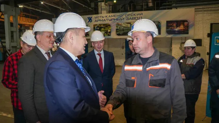 ШҚО әкімі Өскемен арматура зауыты ұжымымен жаңа Конституция жобасын талқылады     