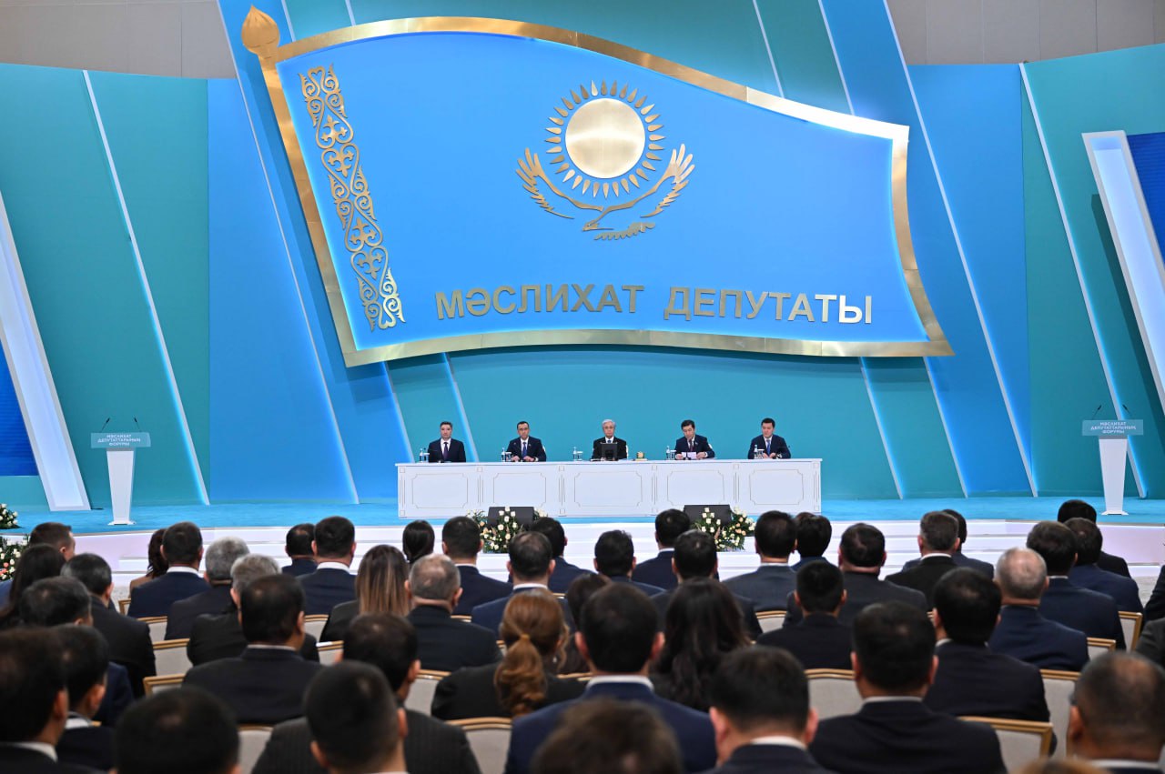 Президенттің қатысуымен мәслихат депутаттарының ІІІ республикалық форумы өтіп жатыр