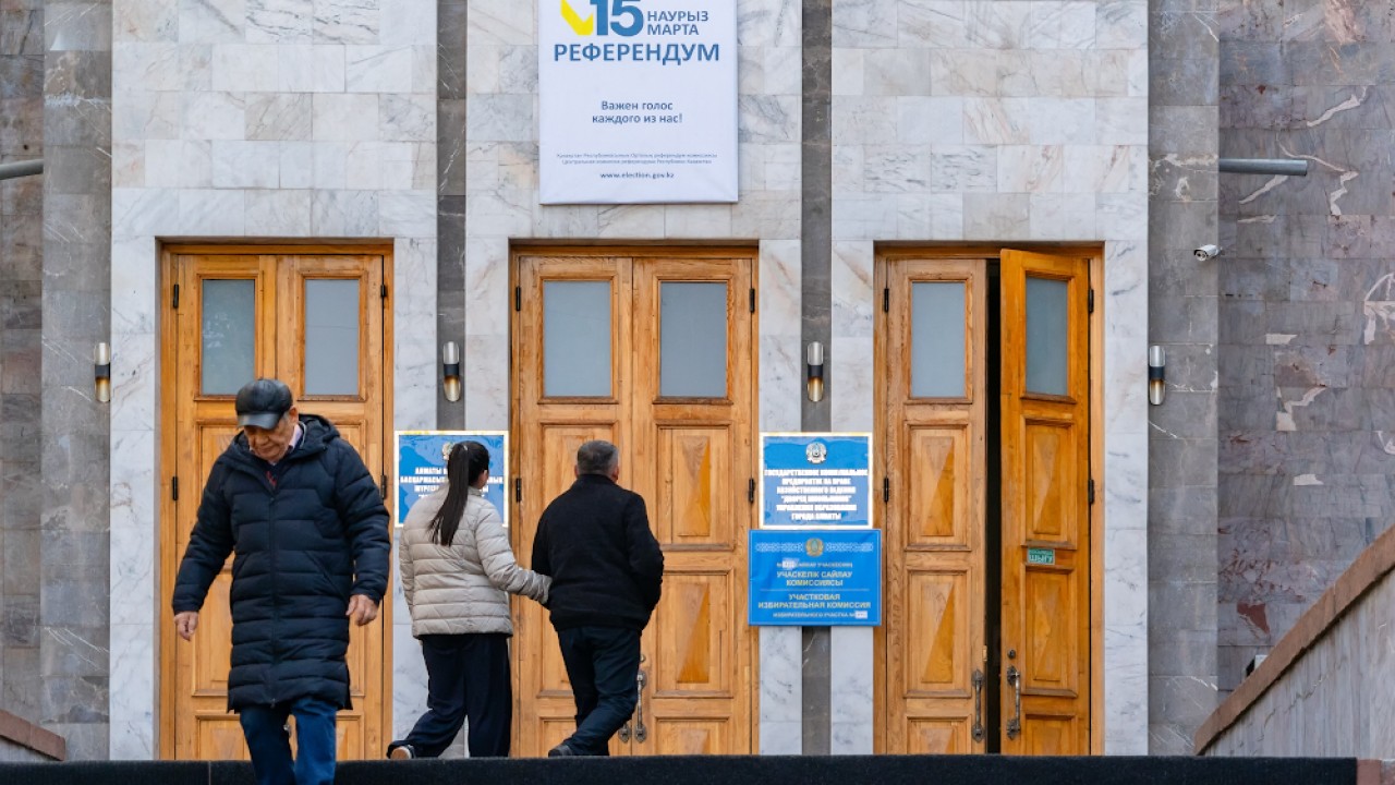 Алматинцы активнее голосуют за Конституцию, чем за АЭС