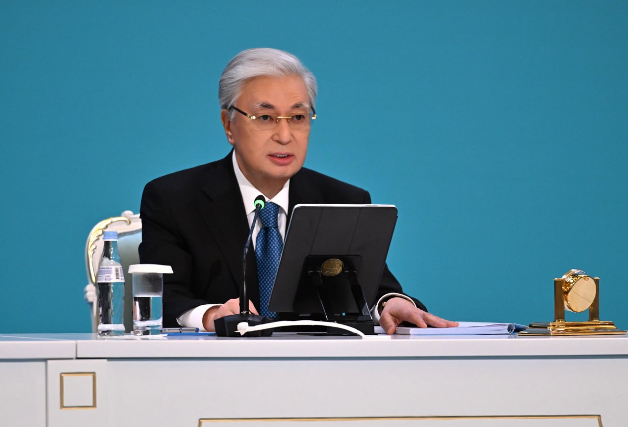 Мемлекет басшысы: Мәслихаттардың өкілеттігін одан әрі кеңейтіп, нақтылай түсу қажет