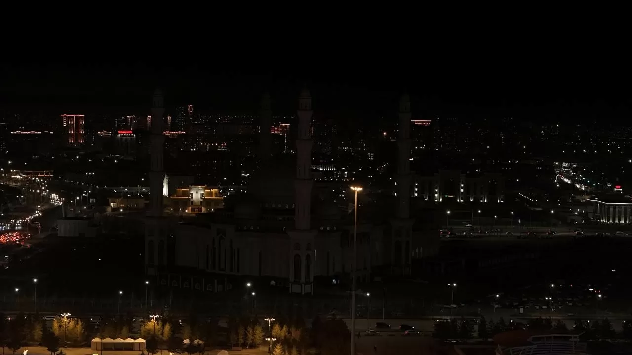 Тьма над столицей: зачем в Астане одновременно "погасили" главные символы страны