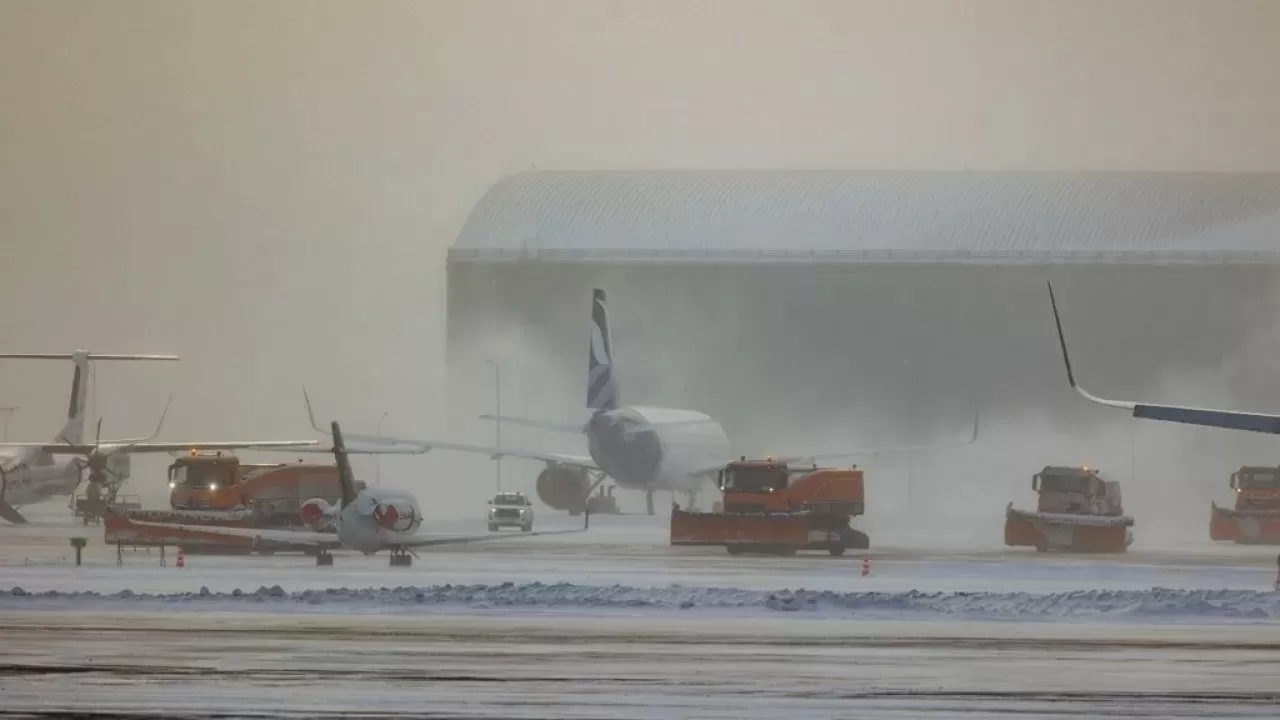 В аэропорту Астаны отменяют и задерживают рейсы 