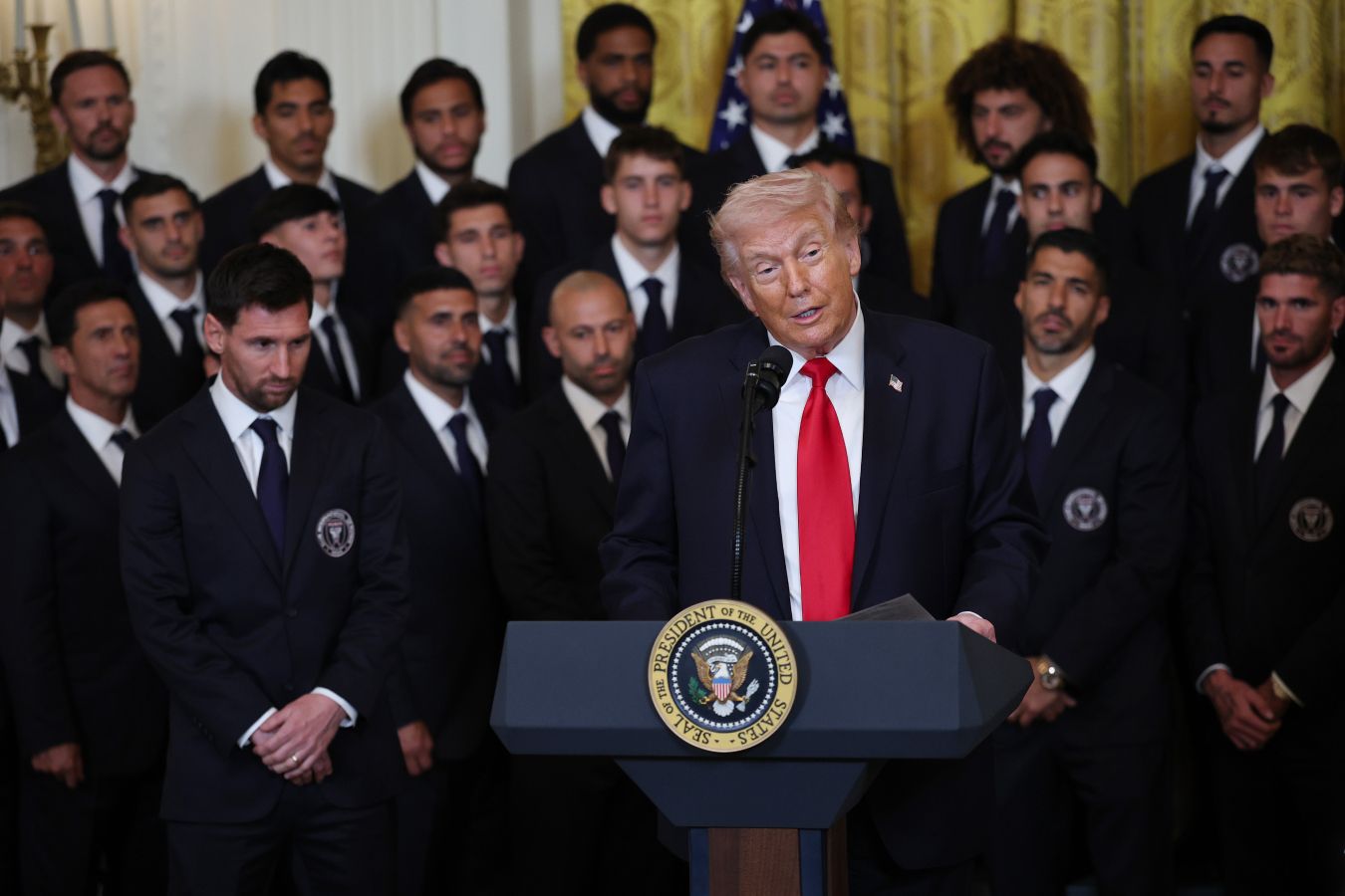 Трамп Ақ үйде Мессидің мықты футболшы екенін айтты