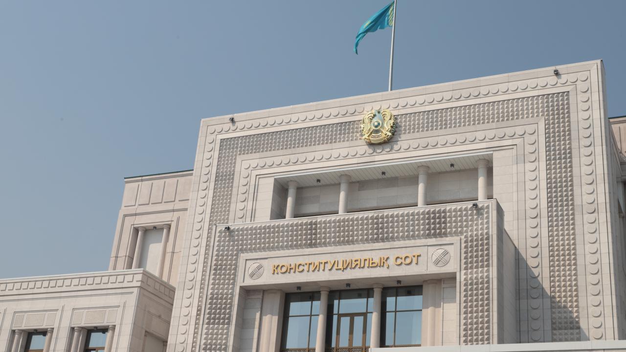 Конституциялық Сот қамау мерзімін ұзарту нормасының заңдылығын қарайды