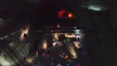 Развлекательный центр горит в Семее