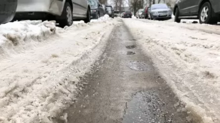 Первый перелив на автодороге зафиксирован в Павлодарской области