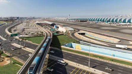 Первый за день пассажирский самолет вылетел из Дубая