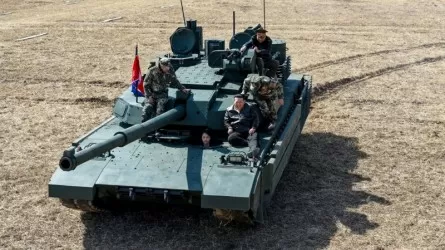 Появились фото Ким Чен Ына на танке 