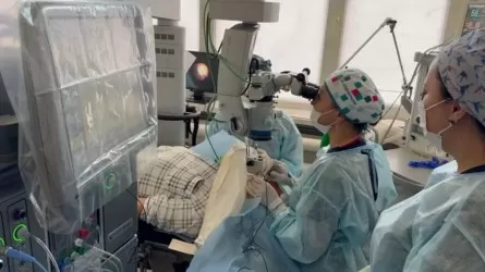 Врачи Алматы спасли пациенту глаз после тяжелейшей травмы 