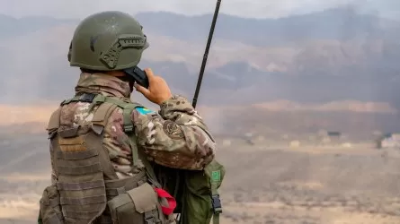 Трагедия на стрельбах Атырау: срочник погиб от случайного выстрела 