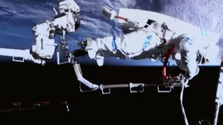 Второй выход в космос китайских тайконавтов: миссия &laquo;Шэньчжоу-21&raquo; наращивает темп 