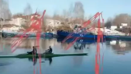 Каноэ попало под винт речного трамвая в Москве 