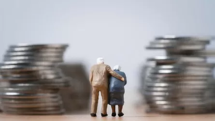 Пенсии в апреле повысят, но не в Казахстане 