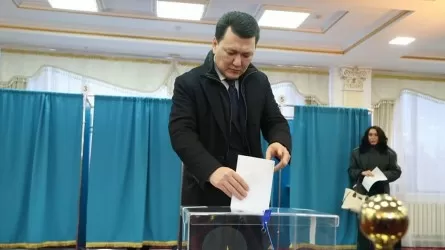 Казахстанцы решают, каким будет будущее страны - Ерлан Карин 