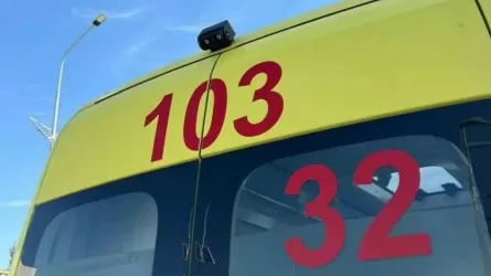 Запер и угрожал ножом: на врачей скорой помощи напали в Алматы 