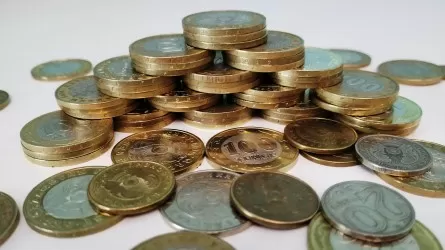 Тенге отыграл падение на бирже 