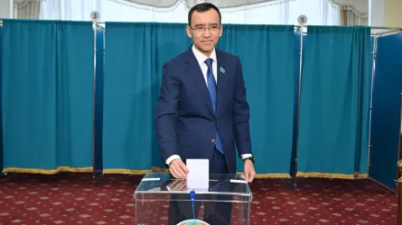 Глава сената проголосовал в Национальной библиотеке 