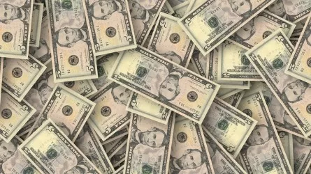 На долларах появится подпись Трампа