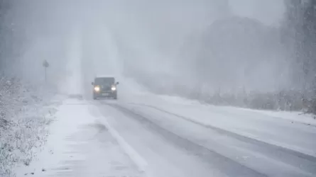 Участки дорог закрыли в трех областях Казахстана