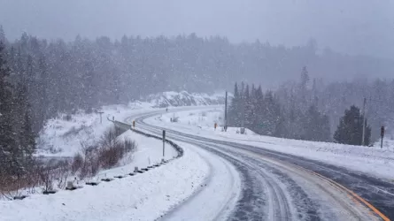 Участки дорог закрыли в четырех областях Казахстана