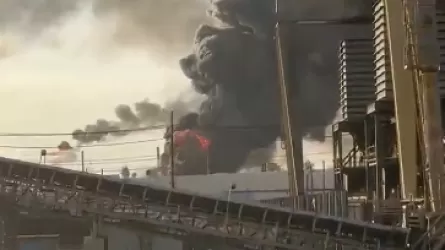 Взрыв на НПЗ в Техасе: на заводе полыхает пожар 