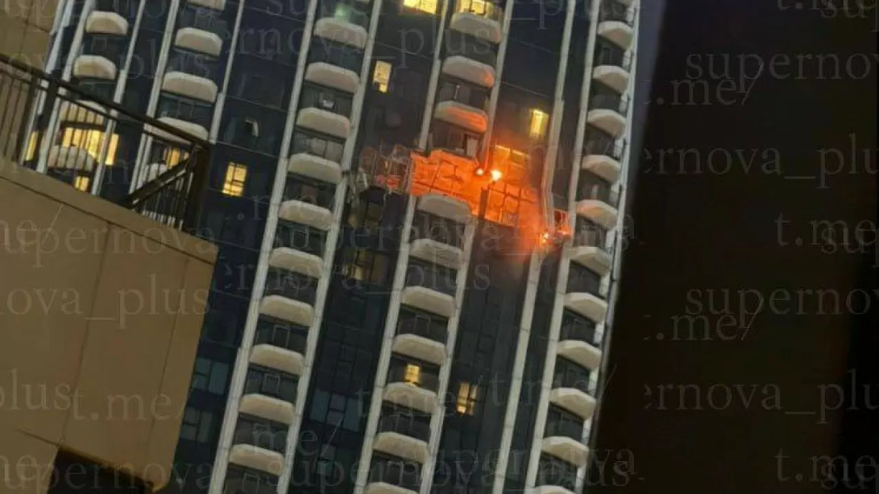 Дрон попал в элитный небоскреб в Дубае 