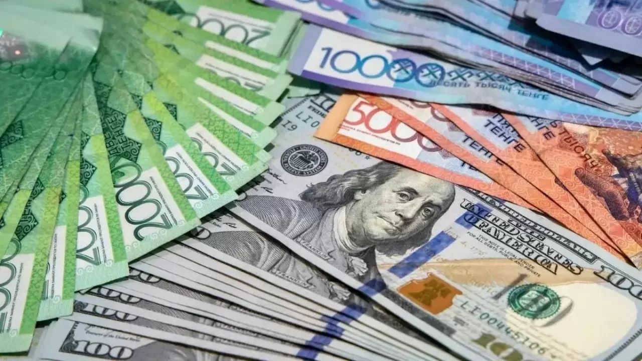 Доллар опять штормит: как скачет курс валют в РК 