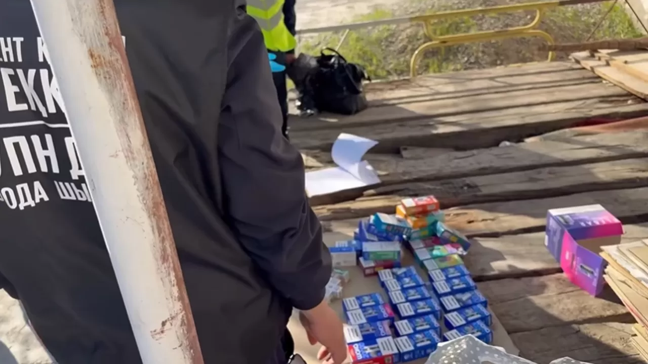 Подпольный сбытчик вейпов попался полиции Шымкента 