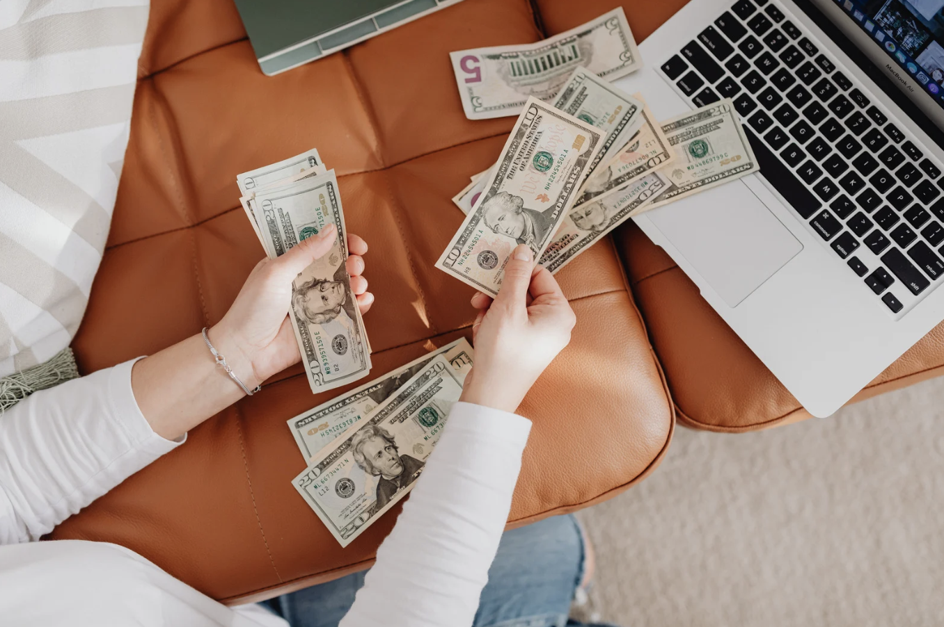 Доллар бағамы 1,5 жыл бұрынғы межеге қайта оралды