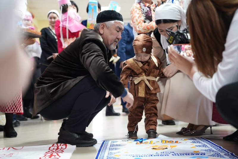 Референдум күні балалардың тұсауы кесілді